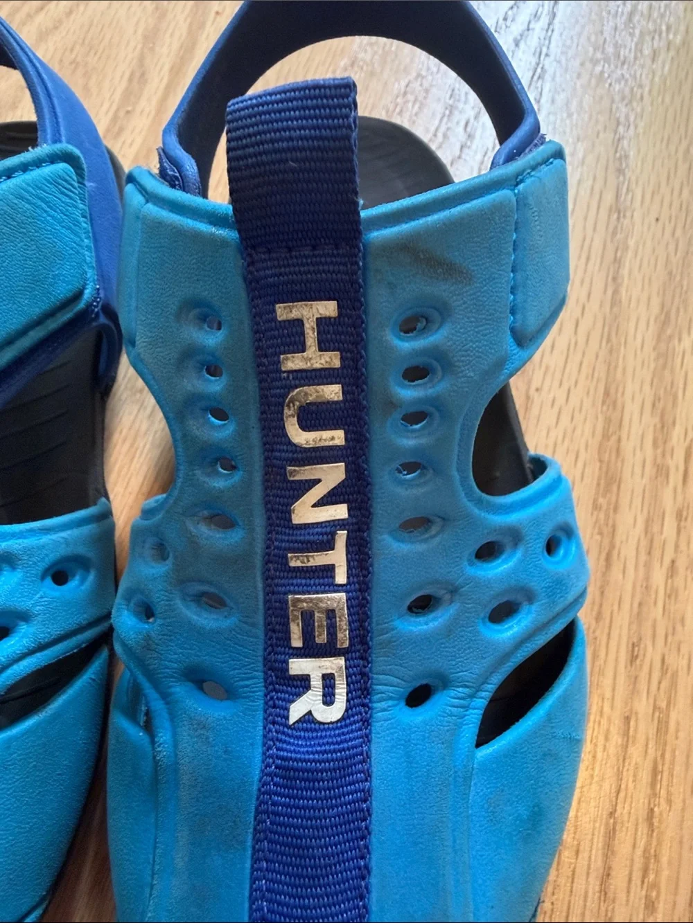 Hunter Kids Bright Blue Water Shoes with Navy Strap